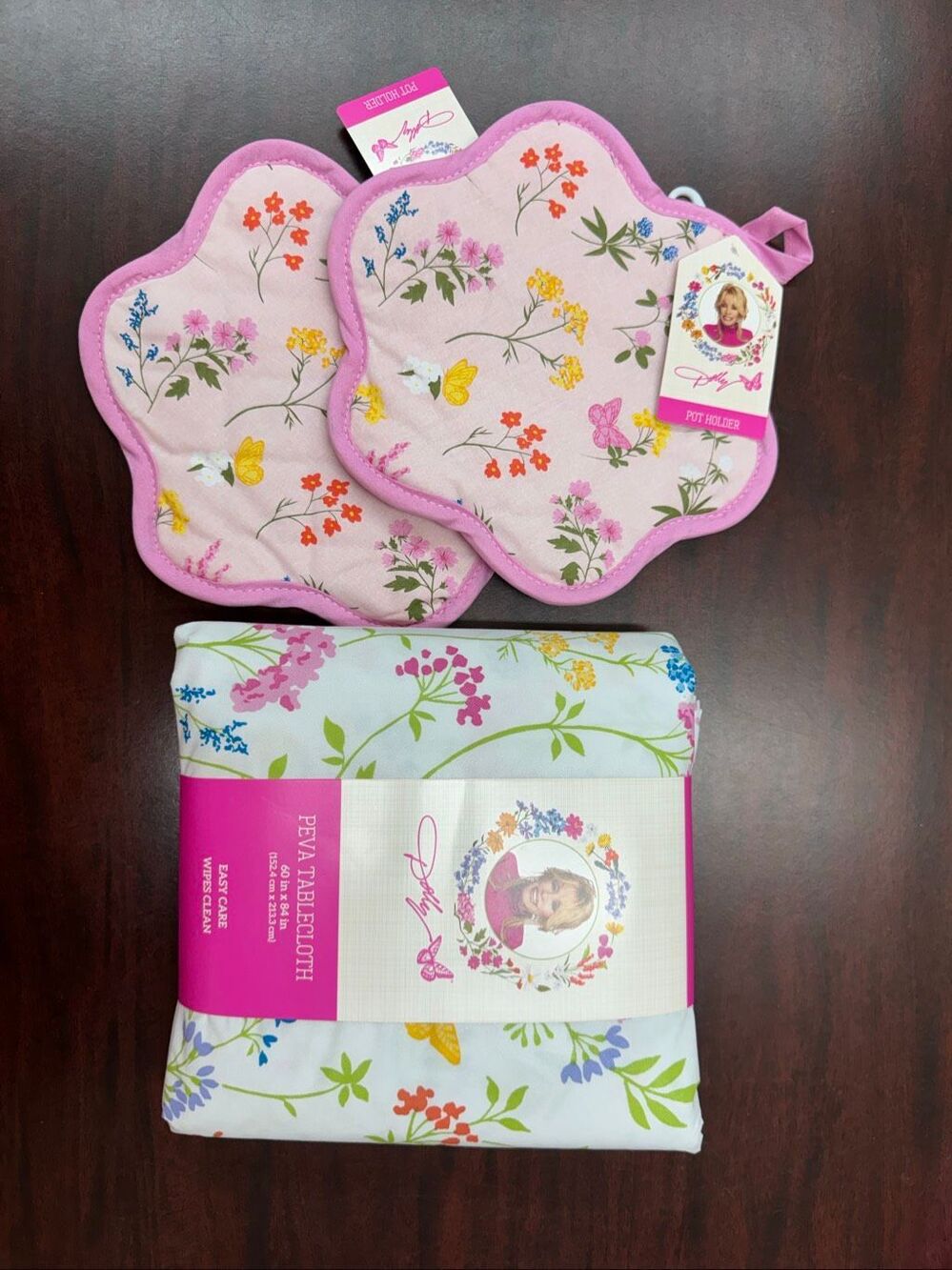 NWT Dolly Parton Pot Holders and Tablecloth Bundle